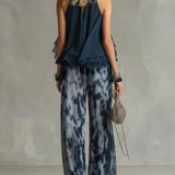 Marineblaues Halterneck-Top und bedruckte weite Hosen Set