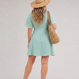 Silum | Kurzes Kleid mit schwingendem Rock und kurzen Flatterärmeln