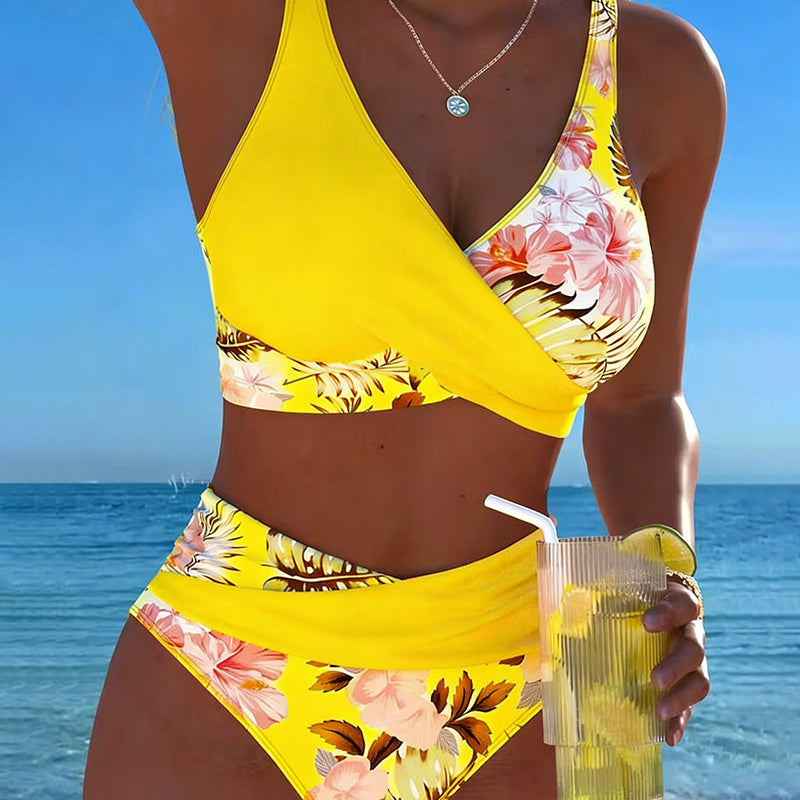 Clara | Bikini mit kontrastierendem Blumenmuster und Schlitz