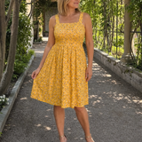 Leneva | Kleid mit quadratischem Ausschnitt und Blumenmuster in knielanger Länge