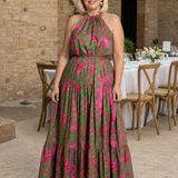 Elegantes rosa Midikleid mit Halterdekolleté