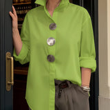Rosalind | Statement-Knopf Stehkragenbluse
