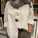 Rosalind | Statement-Knopf Stehkragenbluse